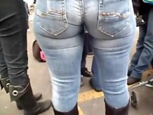 GREAT LOOKING ASS IN JEANS