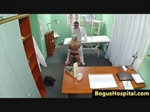 Busty spycam amateur follada por su médico