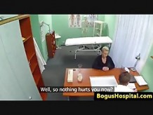 Tetona spycam amateur follada por su médico