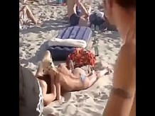 Sexo en público en la playa