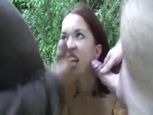 Chica de Bélgica utilizada en el bosque