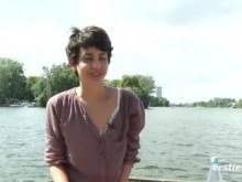 Ersties: linda nena amateur se mete los dedos en un barco