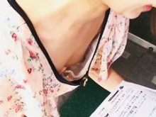sexy japonés adolescente downblouse nip slip