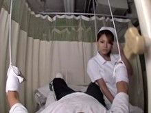 Enfermera monta con lujuria un martillo asiático en cámara espía video porno